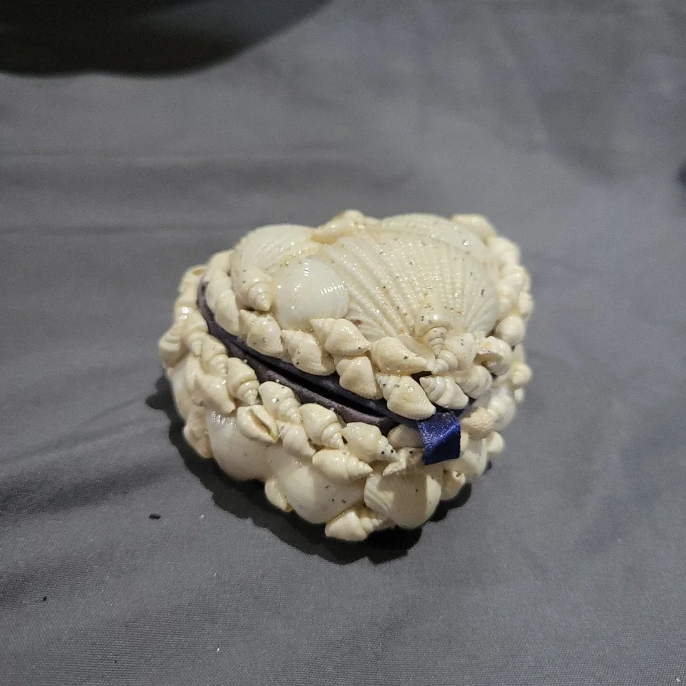 Vintage Handmade Seashell Jewelry Trinket Box Lined Heart